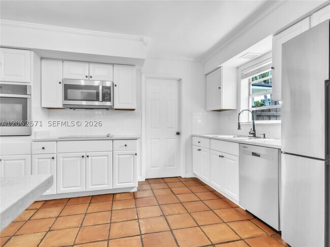 Building Photo - 10015 SW 85th St