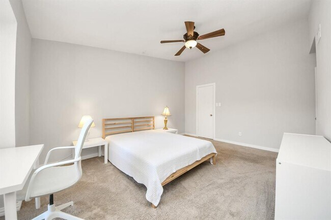 Building Photo - 5711 Sugar Hill Dr