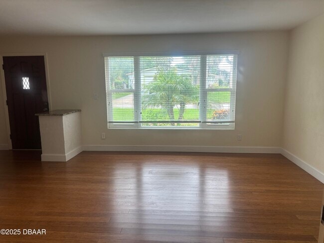 Building Photo - 19 Capri Cir