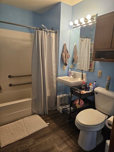 Building Photo - 216 West Ave