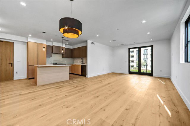 Building Photo - 10352 Riverside Dr