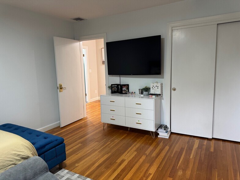 #2 Bedroom-Blue2 - 6 Reservoir Ave