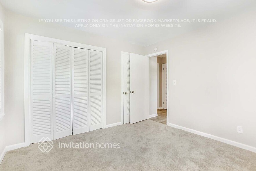 Building Photo - 8837 Elma St