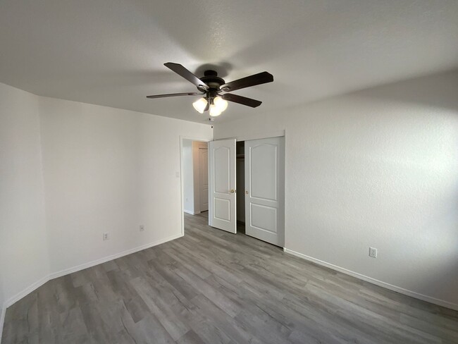 Building Photo - 4 Bedroom Single Story Home Available in C...