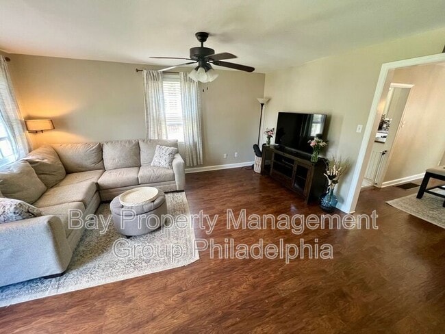 Building Photo - 4818 Woodland Ave