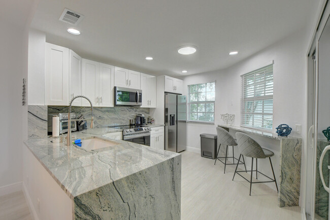 Building Photo - 6553 Via Regina
