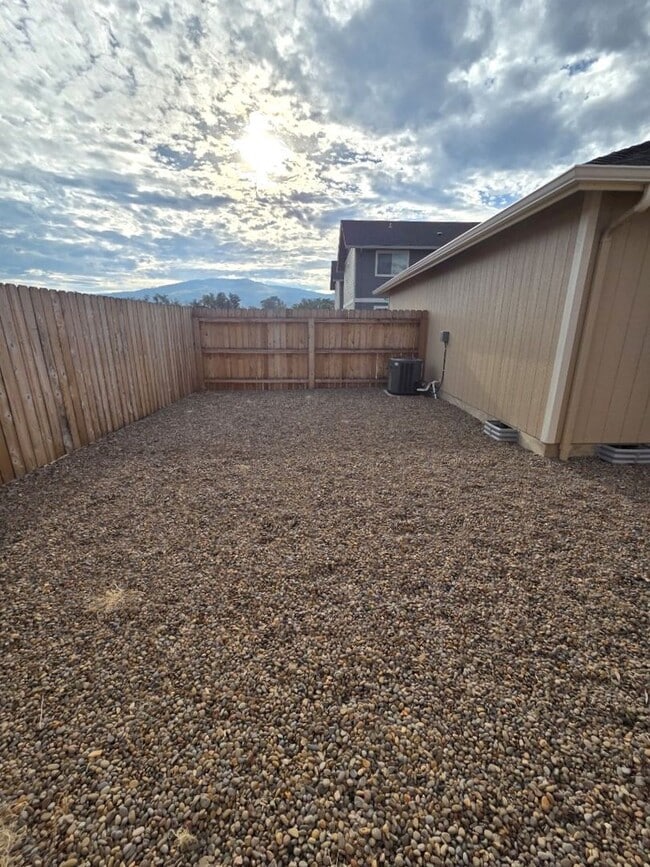 Building Photo - Newer Two bedroom/Two bath Duplex | Available NOW
