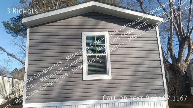Building Photo - 3 Nichols-