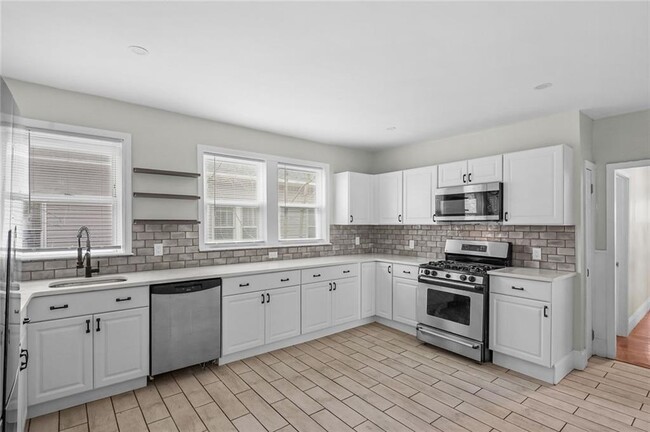 Building Photo - 123 Radcliffe Ave