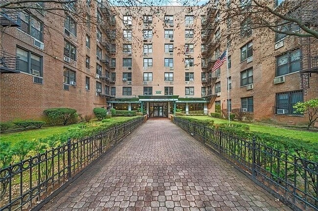 Building Photo - 1213 Avenue Z