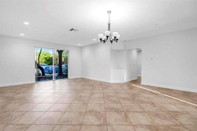 Building Photo - 5030 SW 126th Ave