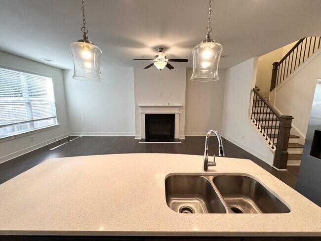Building Photo - Stylish 3BR Townhome with Private Yard & T...