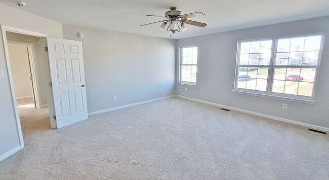 Building Photo - 3 Bed / 2-1/2 Bath Single Family Home w/1-Car garage