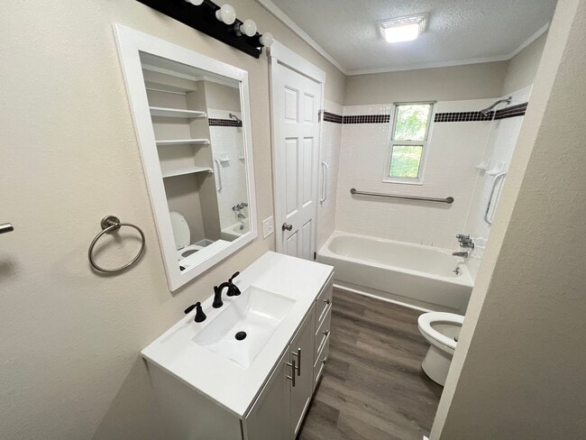 Building Photo - 3 Bed 1 Bath For Rent - Springfield