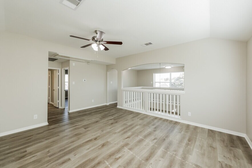 Building Photo - 214 Crosby Village Dr