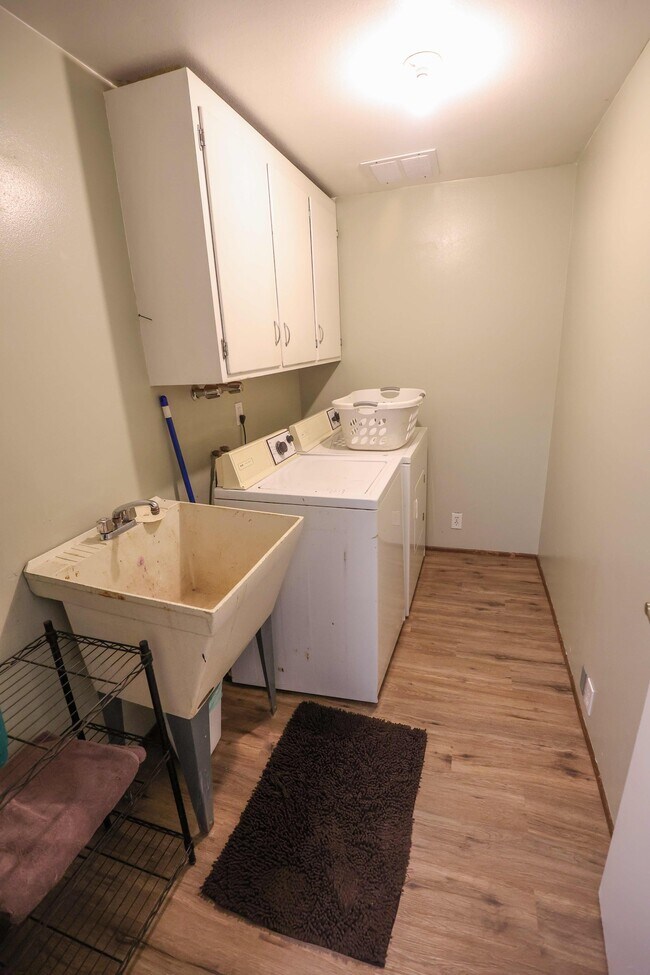 Building Photo - 2785 Malibu Way