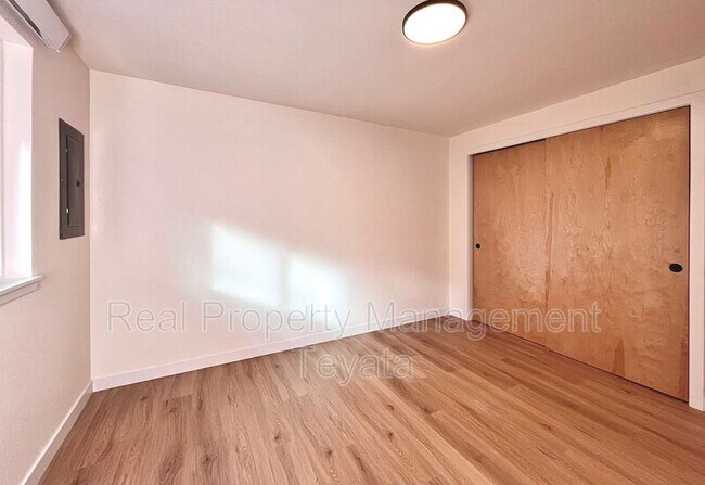 Building Photo - 908 Key St
