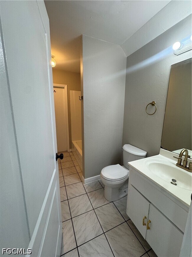 Building Photo - 1700 NE 12th St