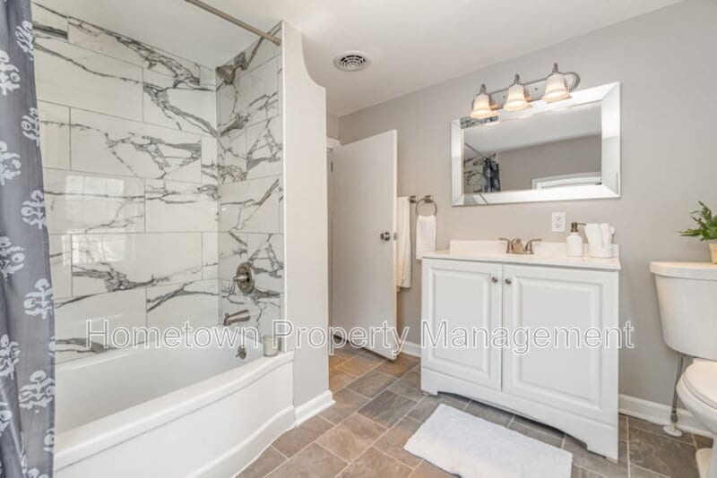 Building Photo - 28 W Main St