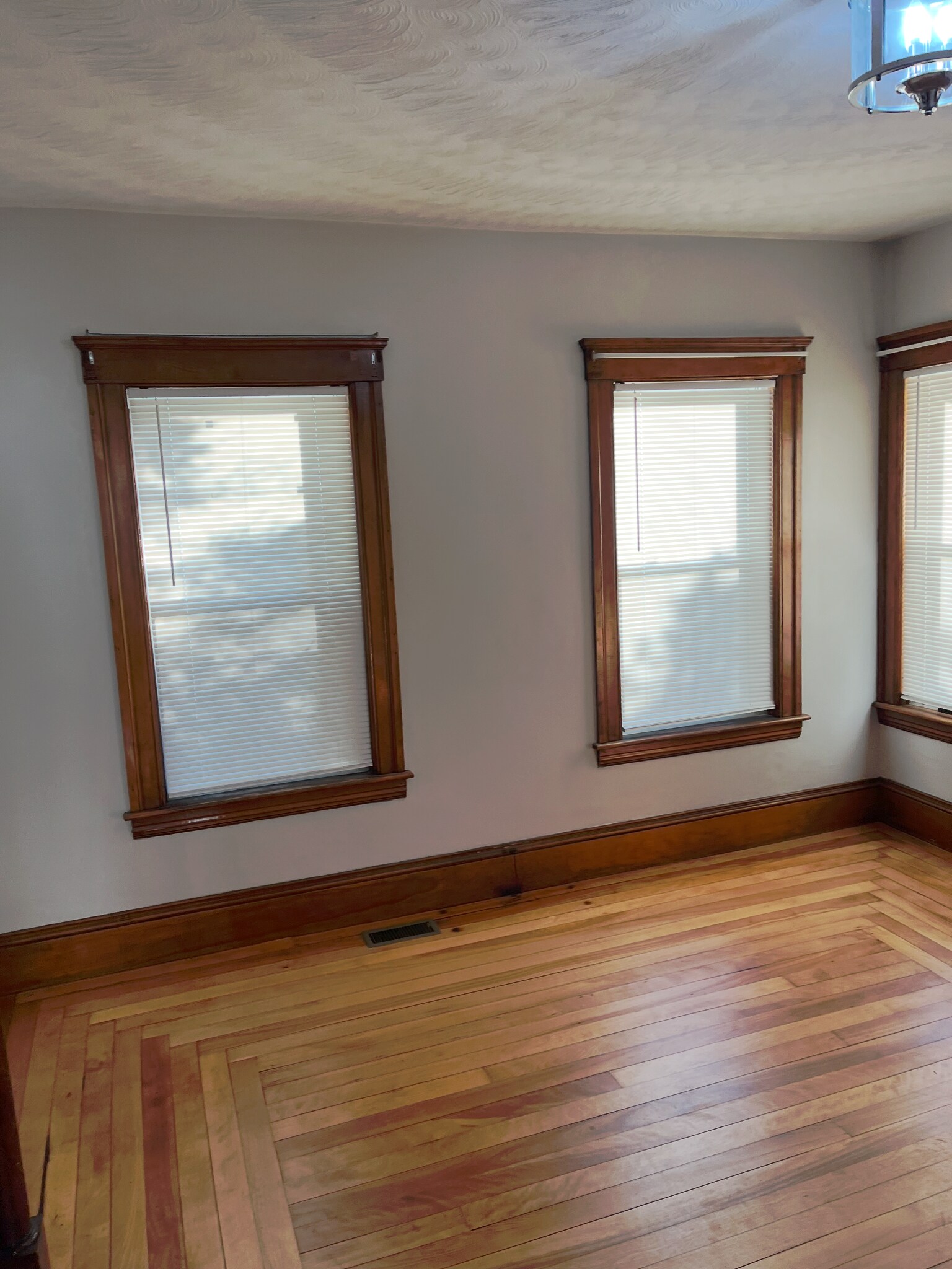 Building Photo - 77 Sterling St