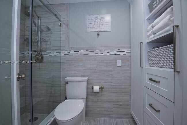 Building Photo - 3505 S Ocean Dr