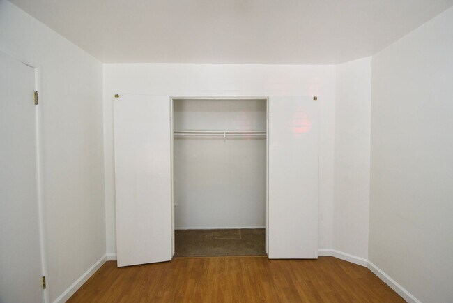 Building Photo - 11645 Moorpark St