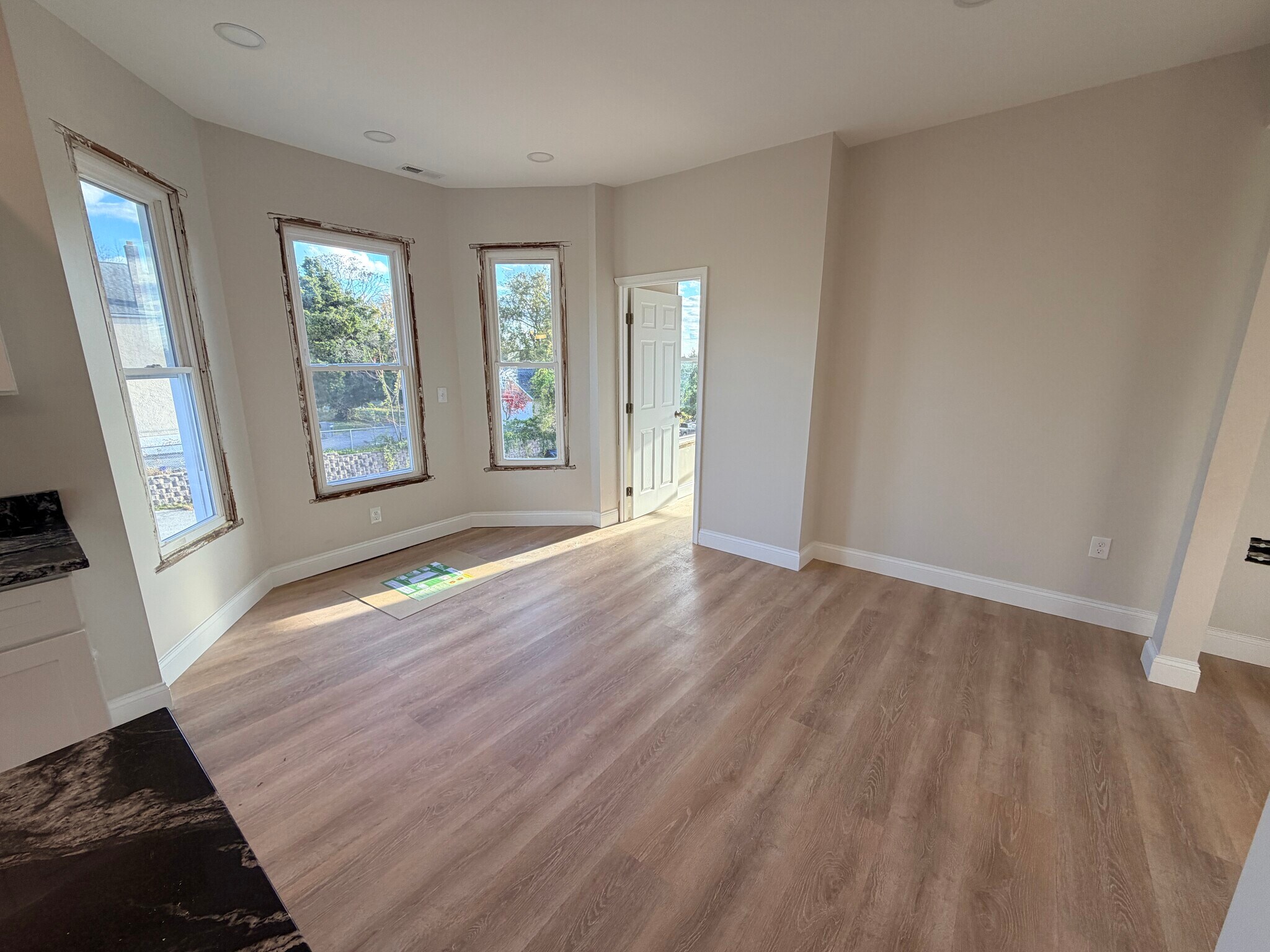 Building Photo - 3 E Overlea Ave