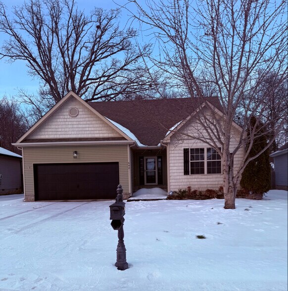 Building Photo - 642 Fox Hound Dr