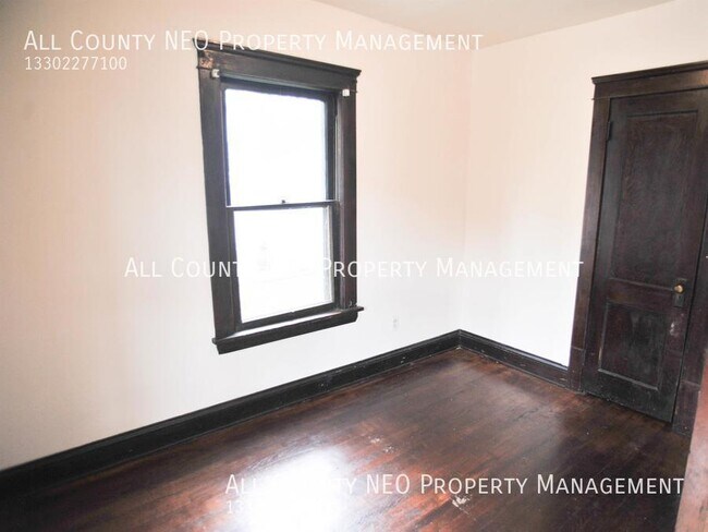 Building Photo - 2 bedroom, 1 bathroom apartment in Akron