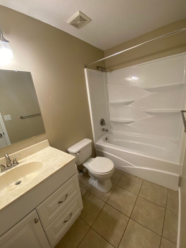 Building Photo - 1112 Panola Cir
