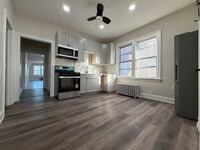 Building Photo - Spacious 5BR/2BA Home with Basement & Off-Street Parking