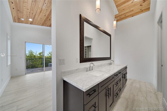 Building Photo - 2 Flamingo Hammock Rd