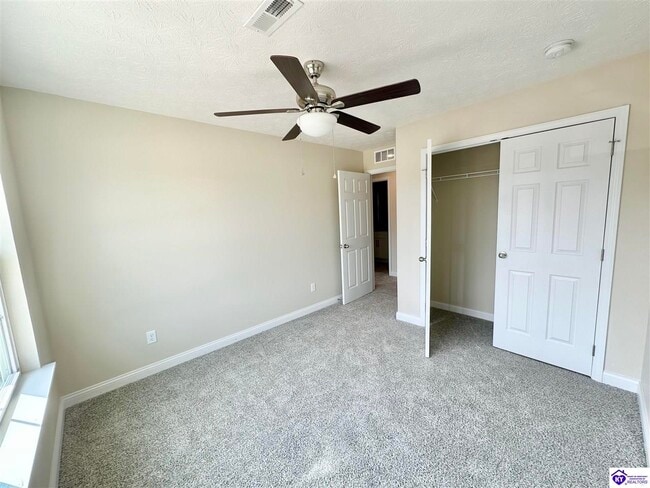 Building Photo - 214 Dixon Cir
