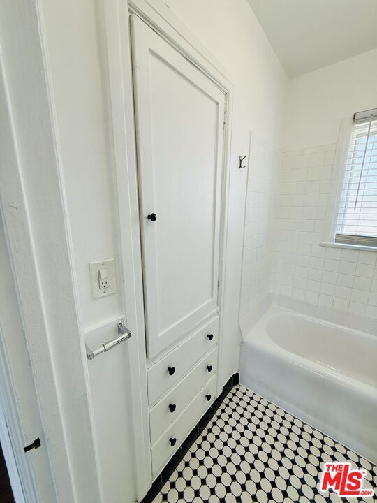 Building Photo - 3883 S Gramercy Pl