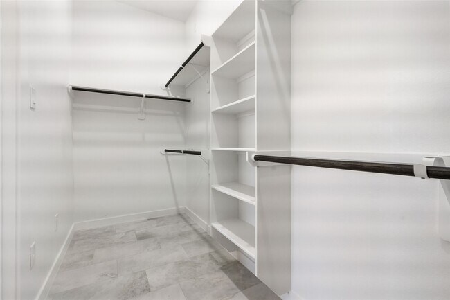 Building Photo - 208 Silverleaf Rd