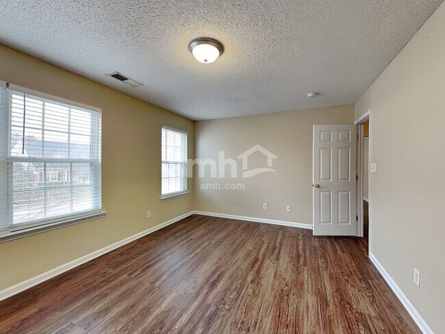 Building Photo - 10741 Glenluce Avenue