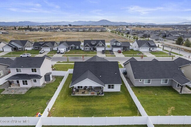 Building Photo - 3813 N Pradera Ct