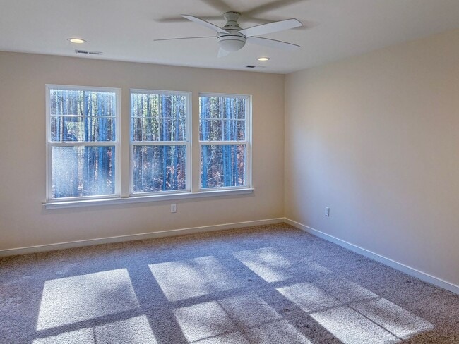 Building Photo - 4 Bedroom, 3.5 Bathroom in Magnolia Green