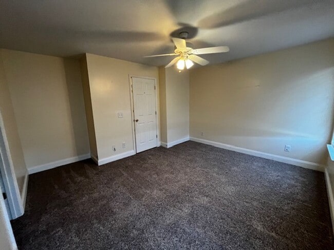 Building Photo - Move in Special: Half of first months rent: 2 Bedroom 2.5 bath townhome for rent