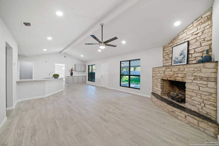 Building Photo - 6302 Handsome Lake Dr