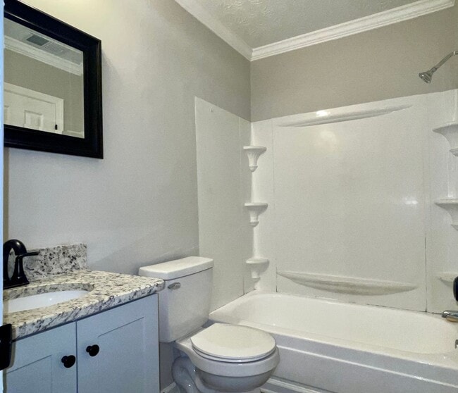 Building Photo - Updated 3 Bed/1.5 Bath Ranch In Serene Nei...