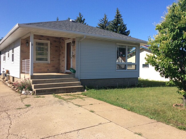 Primary Photo - 3 bedroom, 2 bath Single Family house