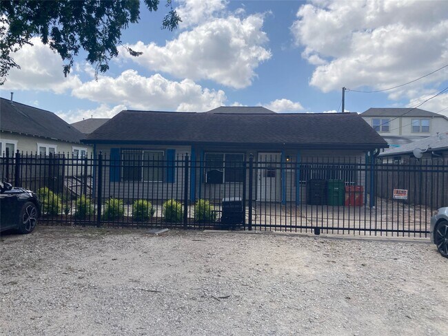 Building Photo - 1339 Idylwild St