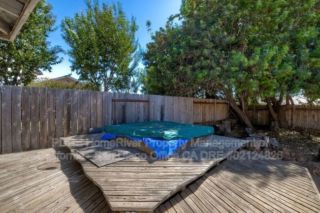 Building Photo - 2135 E El Norte Pkwy