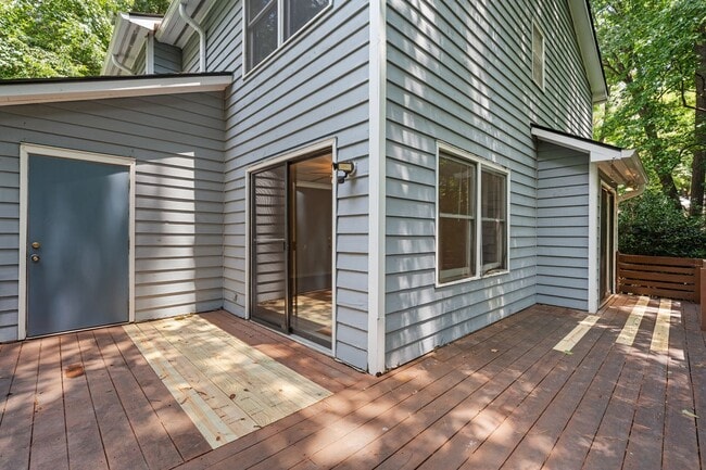 Building Photo - 110 S Peak Dr