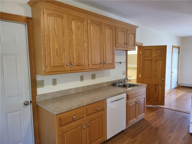 Building Photo - 511 Pond St