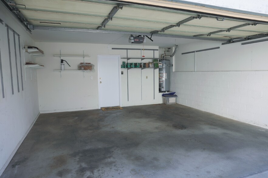 Building Photo - 9927 Independence Ave