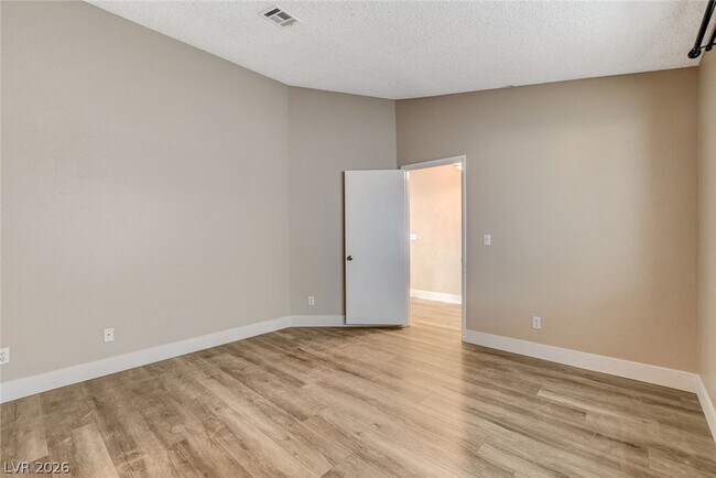 Building Photo - 6632 Wheelbarrow Peak Dr