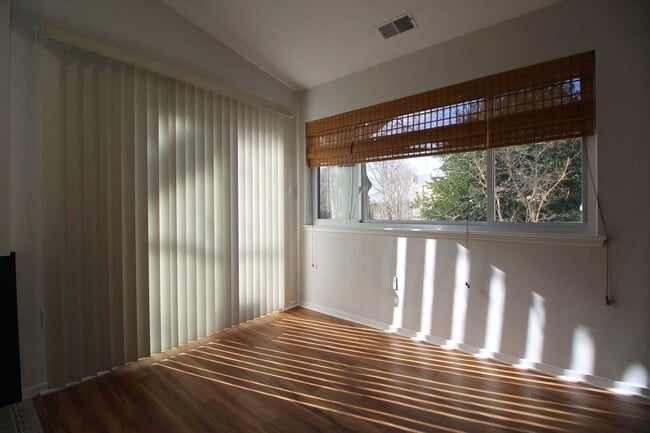 Building Photo - 1956 Villaridge Dr