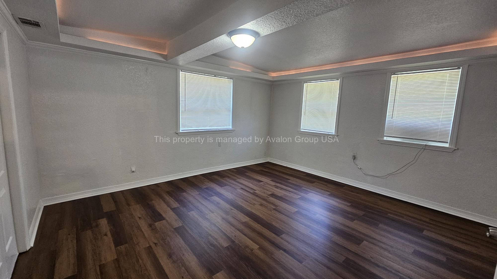 Building Photo - 5550 Windermere Dr